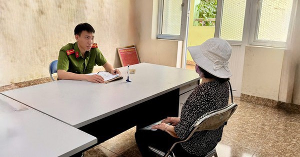 Bị số điện thoại đầu 035 yêu cầu ra ngân hàng chuyển  toàn bộ tiền trong tài khoản tiết kiệm, bà cụ U80 dứt khoát báo công an