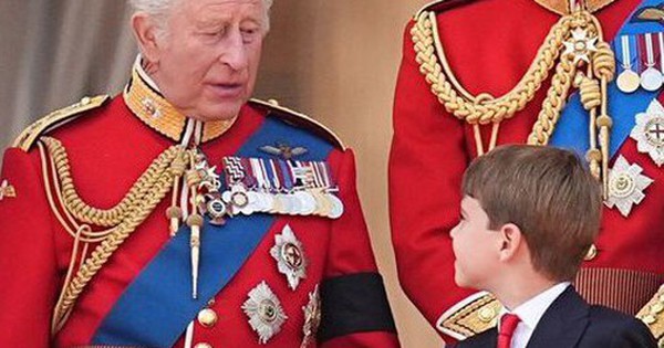 Chuyên gia đọc khẩu hình tiết lộ lời thì thầm đáng yêu của Vua Charles dành cho Hoàng tử Louis khiến fan tan chảy