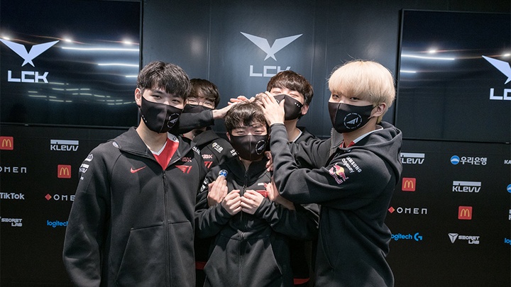 Kết quả LCK Mùa Hè 2021 hôm nay 17/7: Vùi dập DK, T1 trở lại Top 4