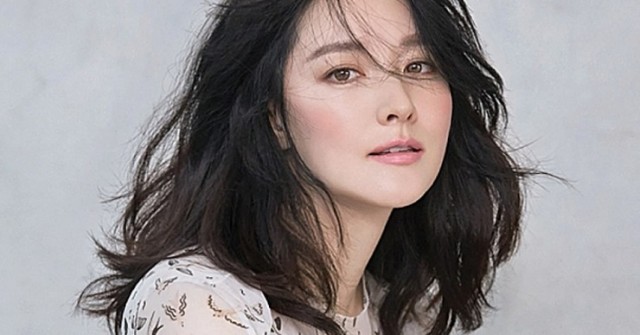 Lee Young Ae: 'Vô số lần tôi được khen xinh đẹp, diễn xuất tốt'