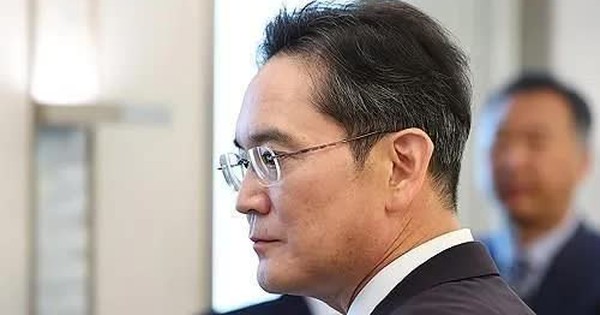 ‘Thái tử’ Samsung Lee Jae-yong thoát án tù