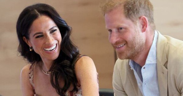 Chuyên gia phân tích ngôn ngữ cơ thể của Harry và Meghan qua những khoảnh khắc trong chuyến đi mới, nói lên điều gì về tình cảm của cặp đôi?