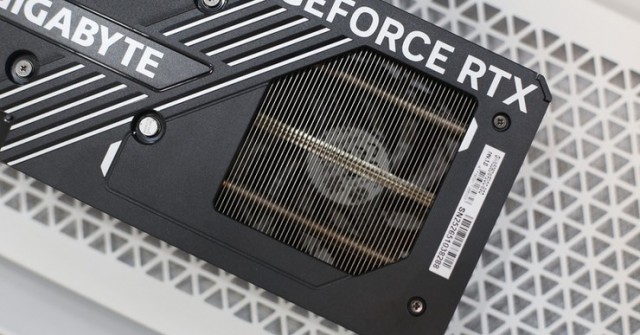 Ảnh thực tế card đồ họa Geforce RTX 5060 Windforce 8GB