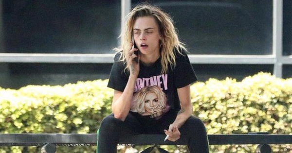 Người mẫu Cara Delevingne được bạn bè đưa đi cai nghiện