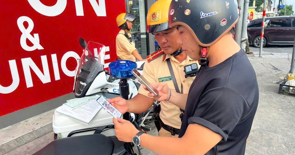 CSGT TP HCM sẽ thu tiền nộp phạt bằng mã QR code trực tiếp trên đường