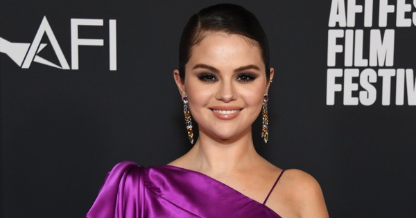 Selena Gomez nhận giải thưởng nhờ nâng cao nhận thức sức khỏe tinh thần