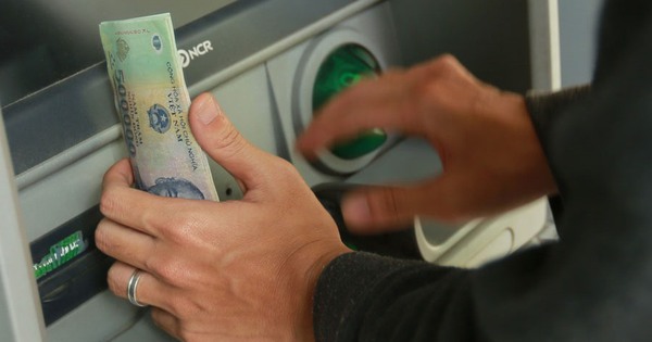 Cách rút hết tiền trong thẻ ATM, không bị 'ngậm' tiền trong tài khoản