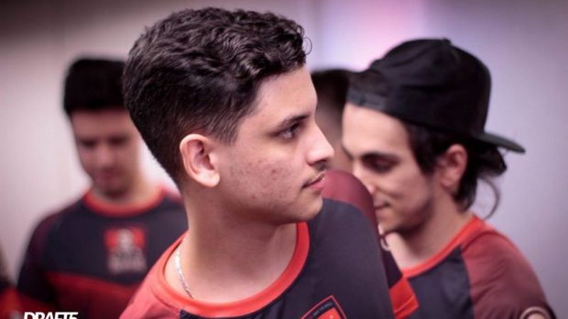 Game thủ CSGO người Brazil bruttJ qua đời trong bệnh viện ở tuổi 19