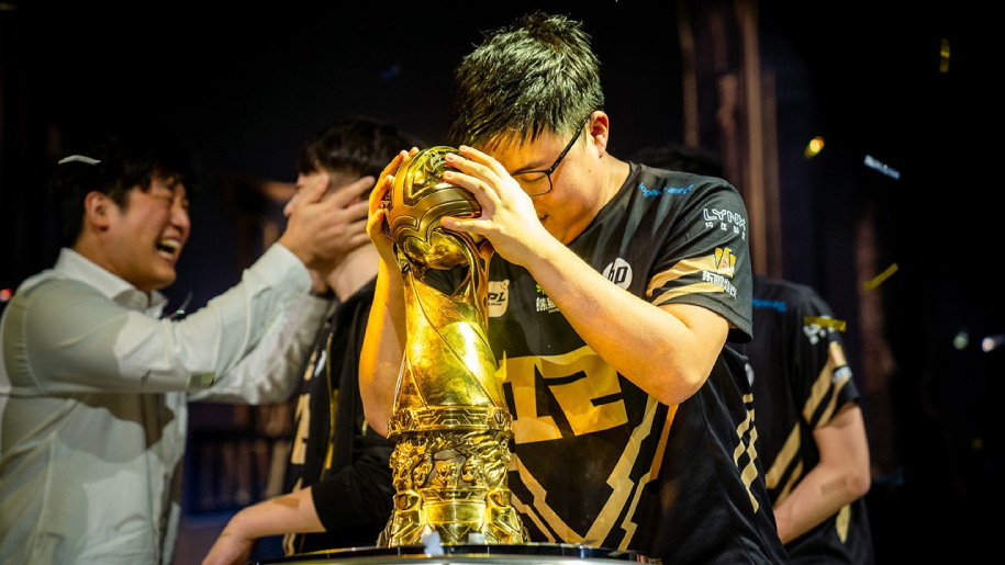 Caps và Perkz hoán đổi vị trí trong đội hình của G2 Esports