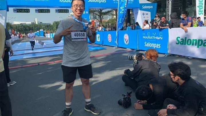 Warzone hoàn tất đường chạy 42 km của Marathon HCMC Salonpas 2021