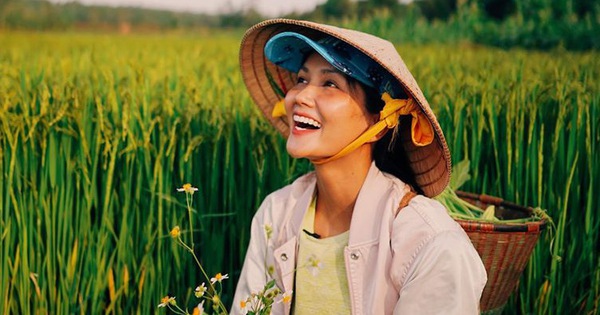 Bạn trai cùng H'Hen Niê về quê, khéo nịnh nọt nàng Hậu như vừa mắc phải lỗi lầm lớn: Còn chờ gì, công khai thôi!