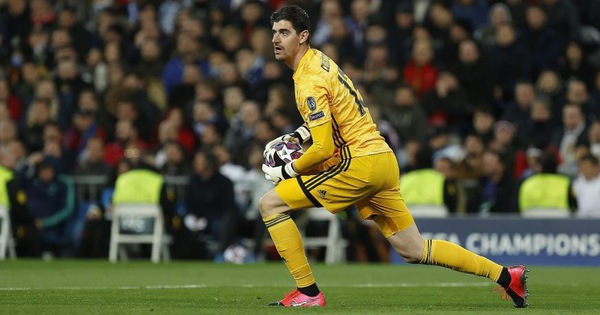 Bóng đá tạm nghỉ, Thibaut Courtois cùng nhiều cầu thủ khác chuyển sang... chơi LMHT, tiện tay đấu giải luôn!