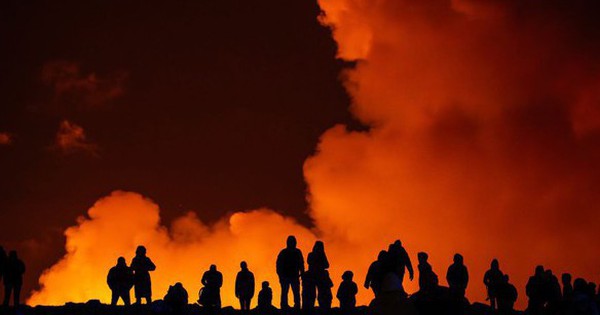 Núi lửa phun trào, Iceland ban bố tình trạng khẩn cấp