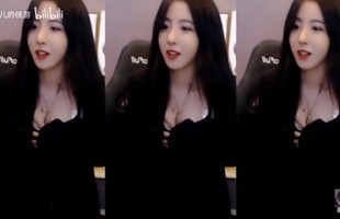 Nhảy quá sung và gợi cảm, nữ streamer vô tình làm rơi 