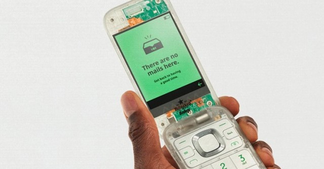 Heineken ra mắt “chiếc điện thoại nhàm chán”