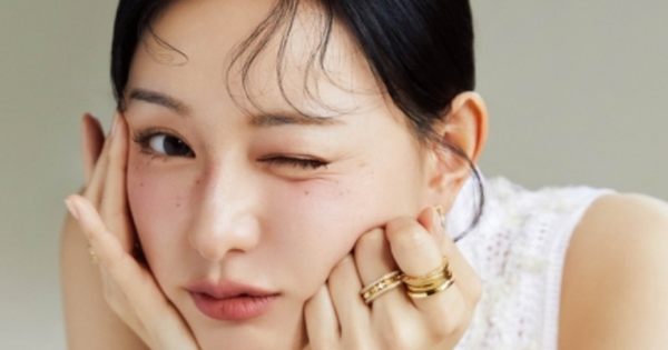 Kim Ji Won siêu ngọt ngào trong loạt ảnh mới trên Cosmopolitan