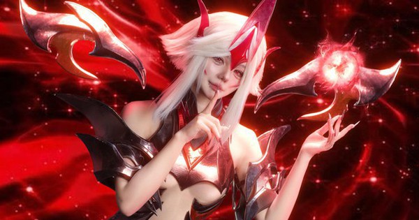 Cosplay Violet Huyết Ma Thần, cô gái chỉ dám biến hóa 50% nhưng vẫn khiến fan nam chao đảo