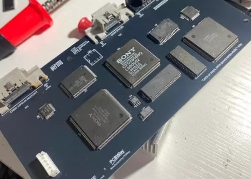 Kỹ Sư Ý Thiết Kế Ngược Thành Công Bo Mạch Chủ PlayStation Gốc