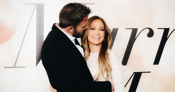 Jennifer Lopez đổi tên sau khi kết hôn với Ben Affleck