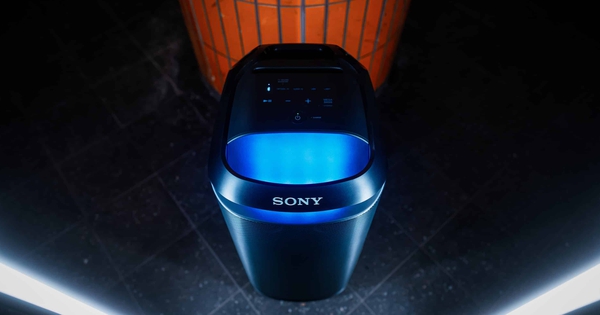 Sony SRS-XV800 ra mắt tại Việt Nam: Loa di động với thiết kế độc lạ, có cả micro để hát karaoke