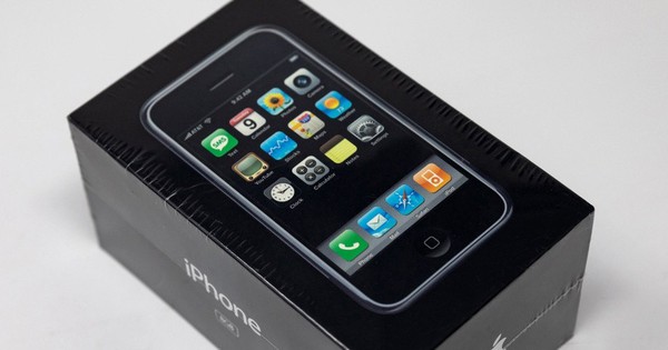 iPhone đời đầu được rao bán với mức giá “không thể tin nổi”