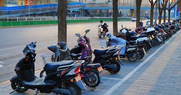 Cả nghìn người sống trong chung cư thì sạc xe điện mỗi ngày thế nào: Trung Quốc giải bài toán này như sau