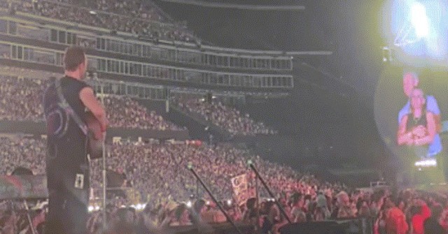 'Kiss Cam' gây sốt sau khi bắt quả tang CEO ngoại tình tại concert