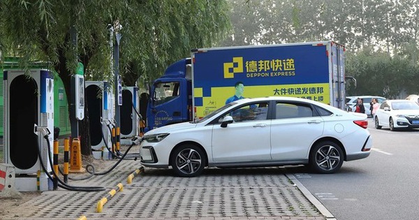 Trung Quốc xây dựng mạng lưới trạm sạc xe điện lớn nhất thế giới thế nào?