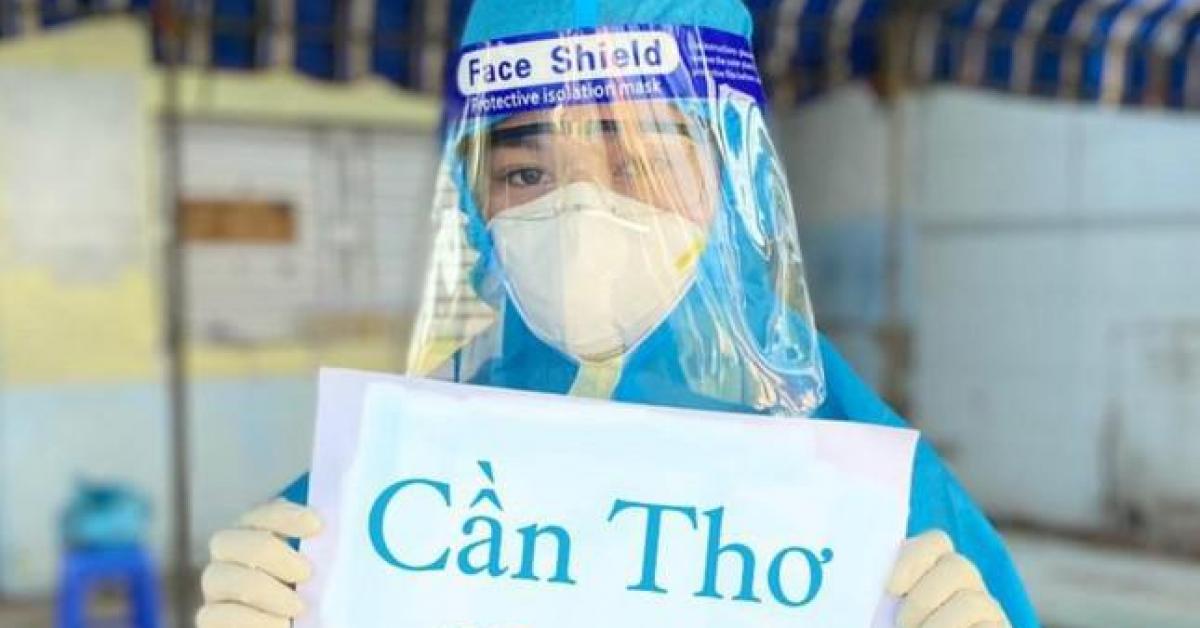 Nữ sinh Y Dược Cần Thơ xung phong vào điểm nóng chống dịch