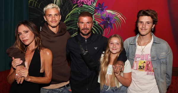 Gia đình Beckham gặp hạn: Victoria và David Beckham có nguy cơ ngồi tù, công ty thời trang sắp vỡ nợ