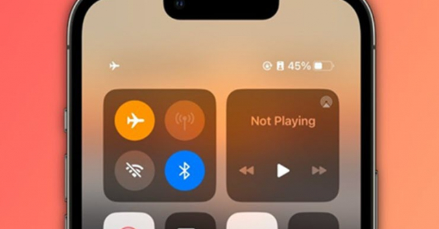 iOS 16 có lỗ hổng đáng lo ngại tạo ra chế độ máy bay giả mạo