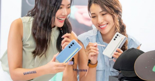 Điện thoại gập Samsung hạ gục nhiều thương hiệu lớn