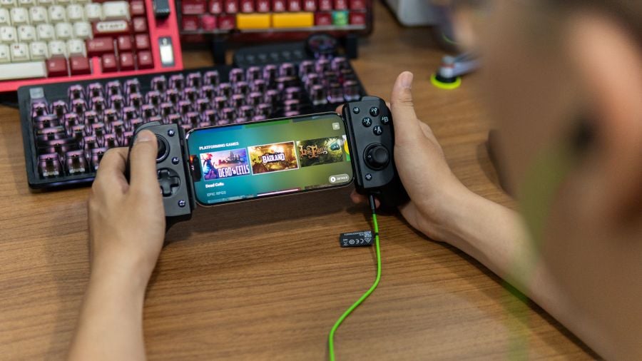 Review Razer Kishi V3 & Hammerhead V3: Combo gaming gear nâng tầm trải nghiệm chiến game di động