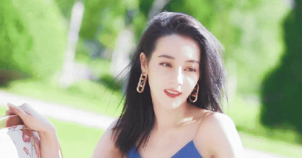 Lạ như Địch Lệ Nhiệt Ba: Đi sự kiện đẹp xuất sắc, lên màn ảnh nhạt nhòa đến khó tin