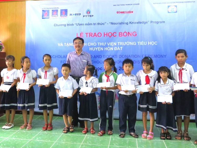 Chương trình Ươm mầm tri thức 2018: trao học bổng và lan tỏa phong trào đọc sách