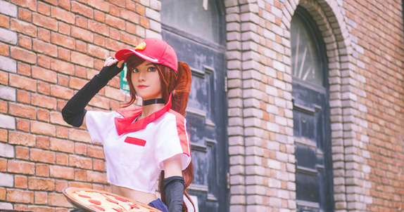 Xinh đẹp mỹ miều, vóc dáng nuột nà trong bộ ảnh cosplay Sivir giao Pizza