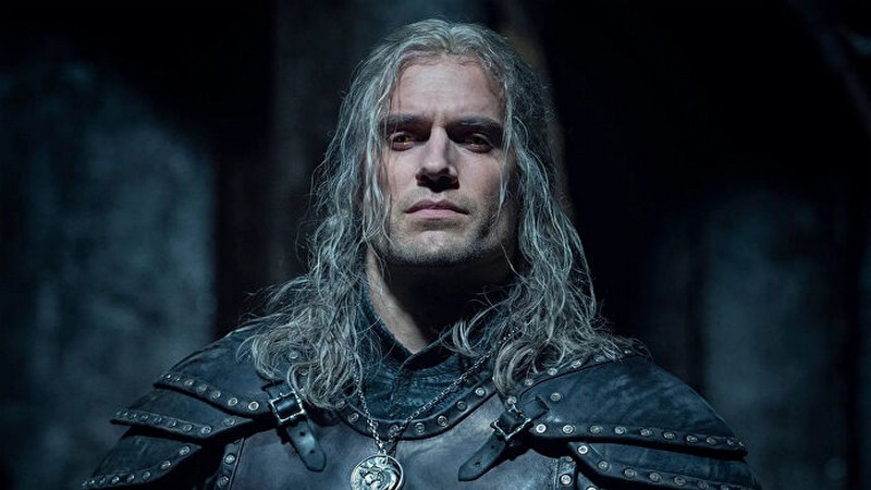 Henry Cavill chia tay loạt phim The Witcher của Netflix