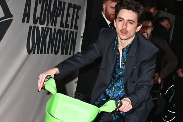 Timothée Chalamet Và Câu Chuyện Bị Phạt 79 Đô La Vì Đi Xe Đạp