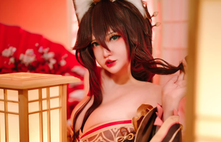 Cosplay nóng bỏng khiến fan “ngắm một tiếng không rời mắt”