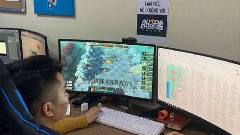 Công ty dán bảng cấm chơi, vợ chồng xích mích cũng chỉ vì Auto Chess