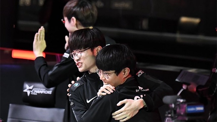 Faker tỏa sáng với con bài Zoe, T1 tràn đầy hy vọng vào Top 4 LCK