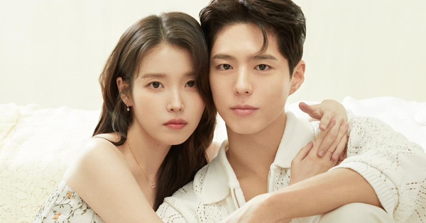 Nụ hôn khiến Park Bo Gum lấy tay che mắt IU, đóng xong phim không cho xem lại