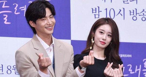 Ji Yeon hôn say đắm Song Jae Rim dưới ánh đèn mờ ở 