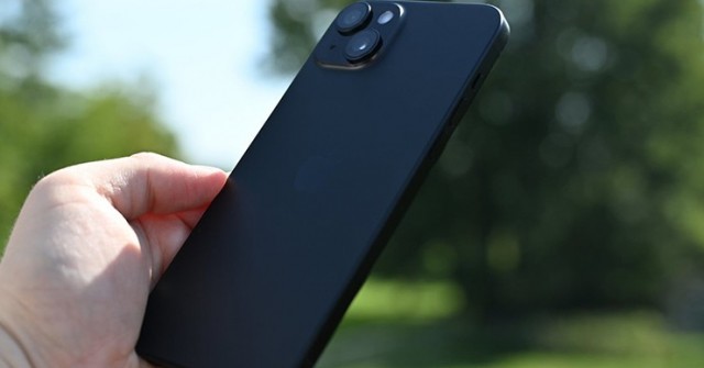 Apple “tra tấn” iPhone ra sao trước khi tung ra thị trường?