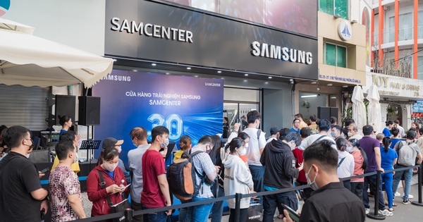 Không khí náo nhiệt trong ngày khai trương cửa hàng trải nghiệm Samsung SamCenter thứ 30