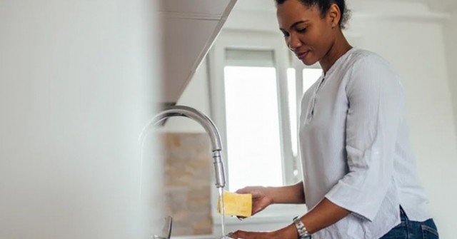 Máy rửa chén có sạch hơn rửa tay?