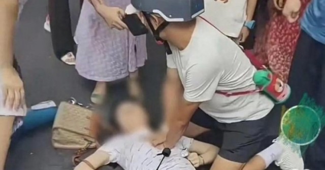 Người đàn ông sơ cứu cô gái ngất xỉu bỗng bị cư dân mạng tố sàm sỡ