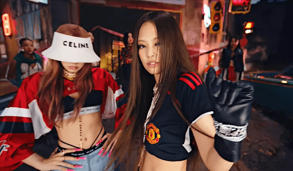 Fan MU ăn mừng rộn ràng khi áo in logo CLB được Jennie mặc trong mv mới của BLACKPINK