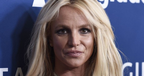 Britney Spears suy sụp trước những tuyên bố của chồng cũ, thuê luật sư quyền lực làm đại diện