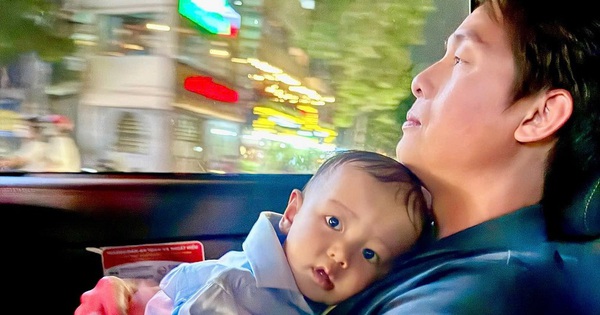 Mới 2 tuần chia sẻ làm bố đơn thân, nam nghệ sĩ Việt lại đăng ảnh cầm chặt tay 1 người: “Chỉ yêu mình em”